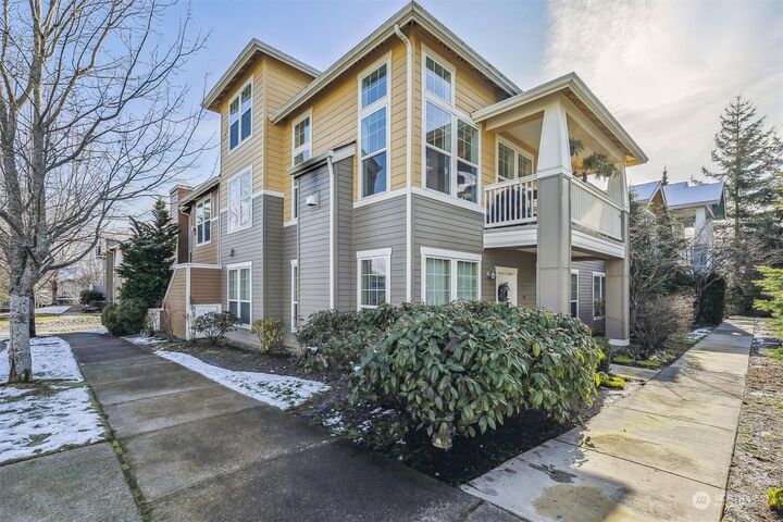Property Photo:  7711  Fairway Avenue SE 201  WA 98065 