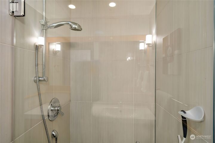 Property Photo: 13717 NE 70th Place WA 98052