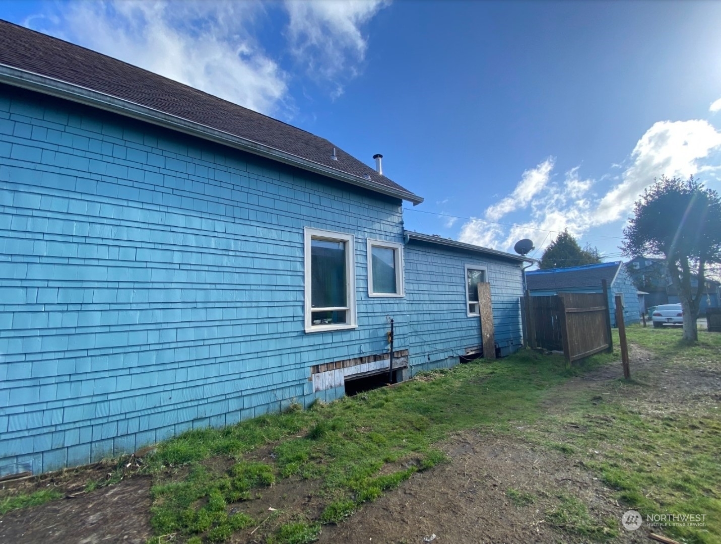 Property Photo:  915 W 2nd Street  WA 98520 