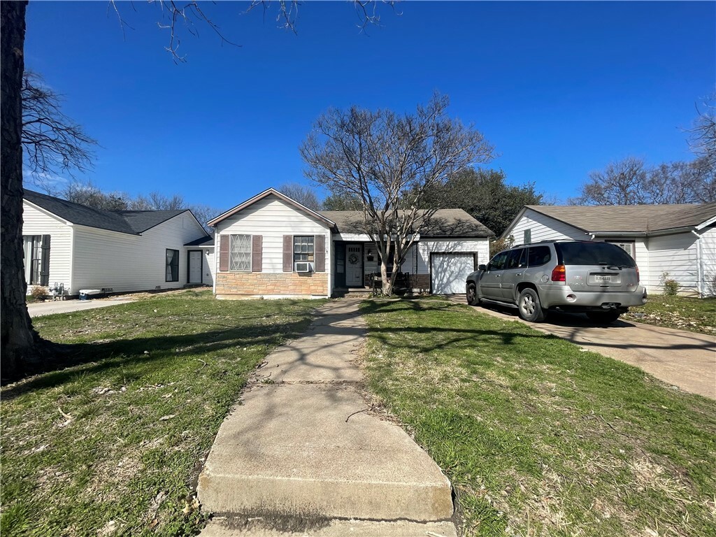 Property Photo:  3613 Sanger Avenue  TX 76710 