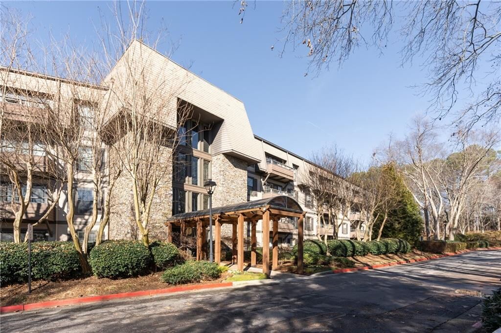 Property Photo:  1120 Highland Bluff Drive SE  GA 30339 