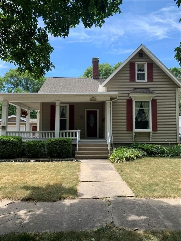 Property Photo:  303 E Scott Street   61953 