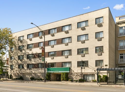 Property Photo: 6758 N Sheridan Avenue 436 IL 60626