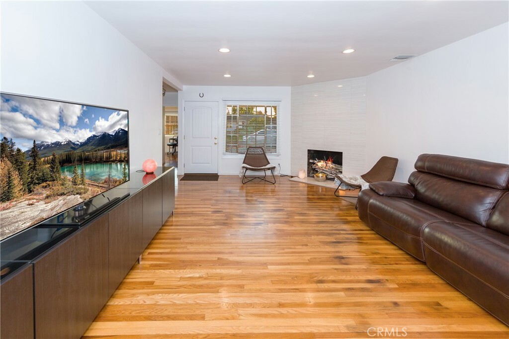 Property Photo: 7326 Leescott Avenue CA 91406