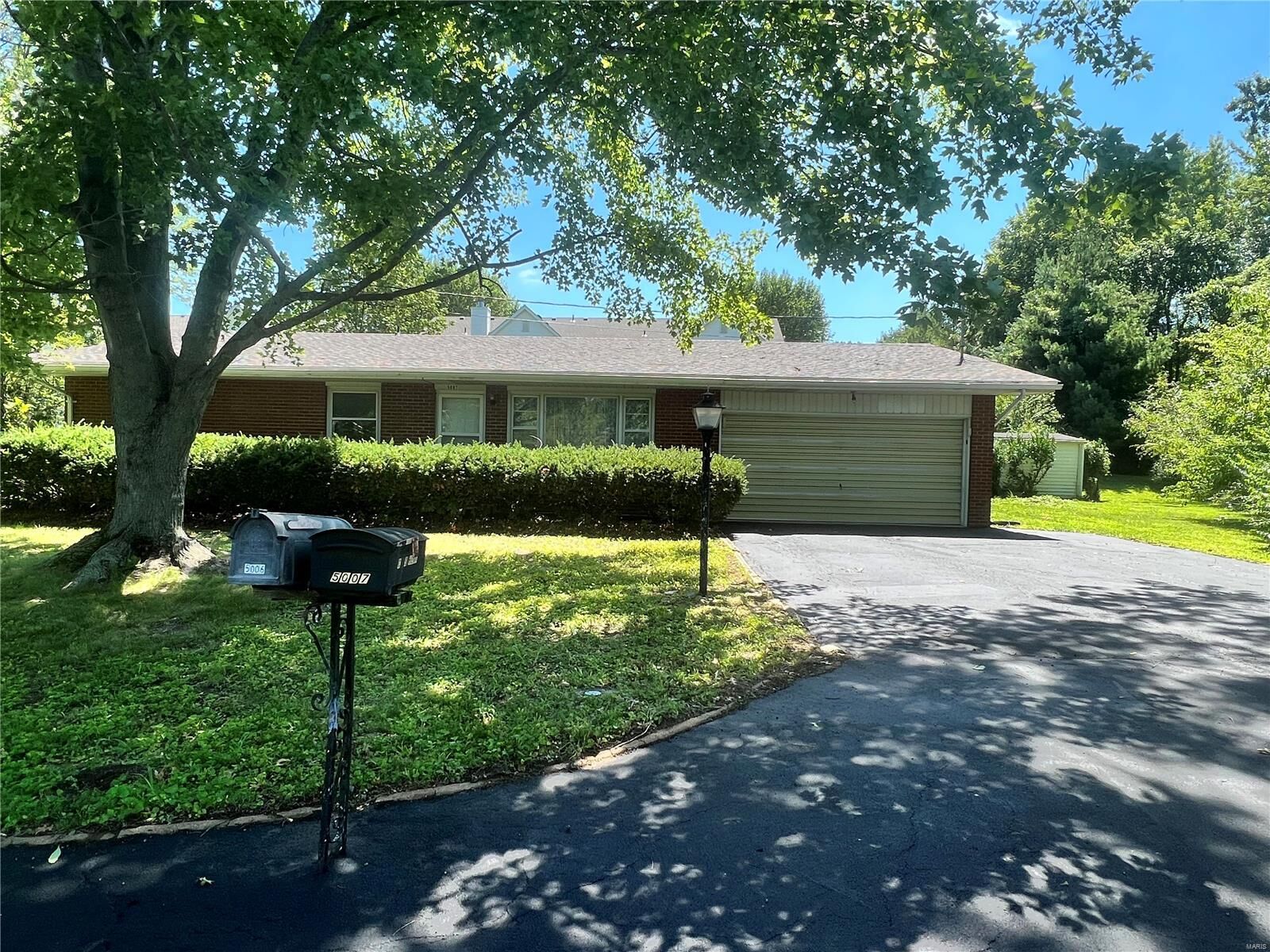 Property Photo: 5007 Staten Drive IL 62035