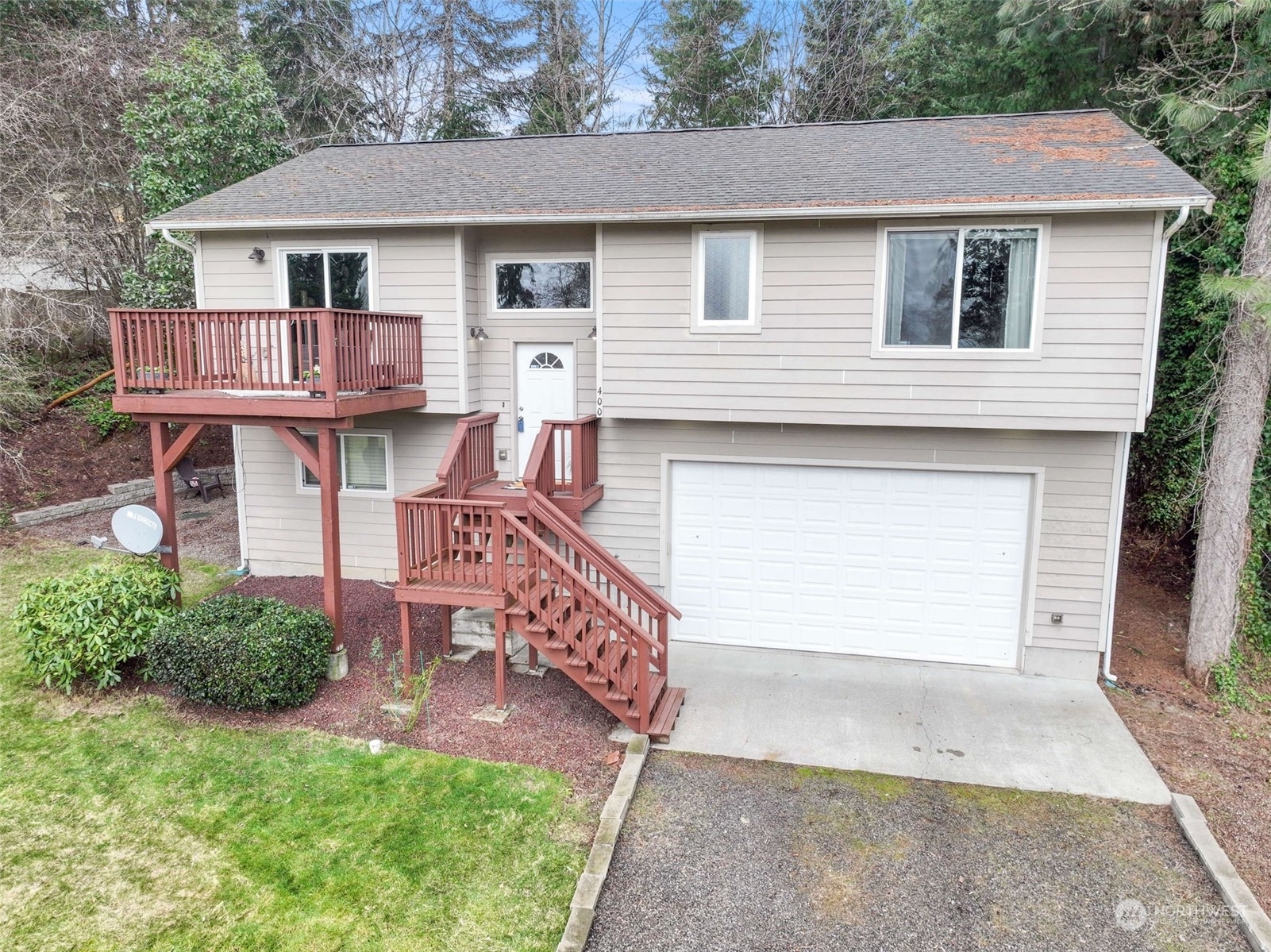 Property Photo:  400 NE Larson Boulevard  WA 98528 