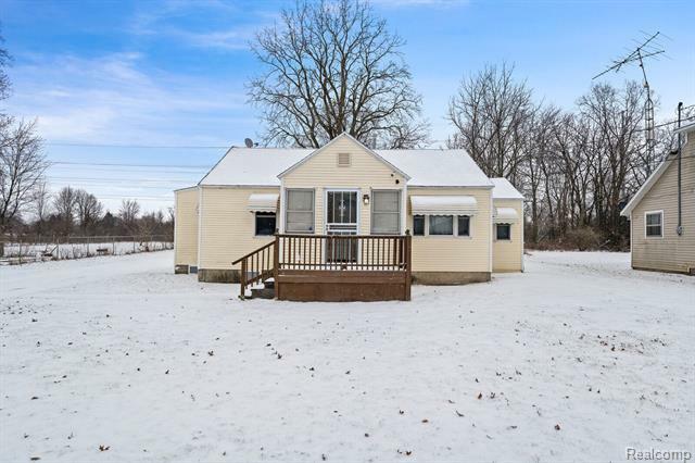 Property Photo:  2104 Delaney Street  MI 48509 