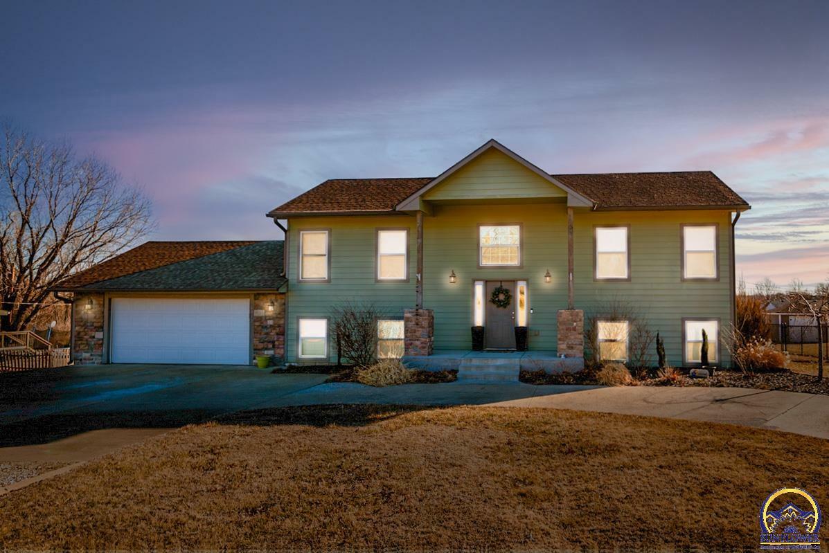 Property Photo:  6052 NW Glenwood Dr  KS 66617 