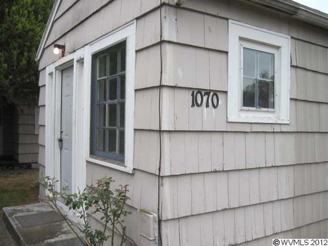 Property Photo:  1070-80  13th St NE  OR 97301 