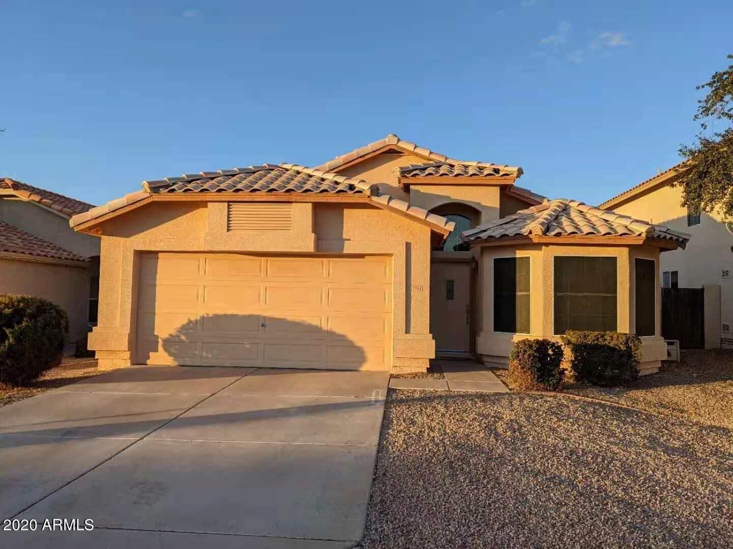 Property Photo: 3958 E Encinas Avenue AZ 85234