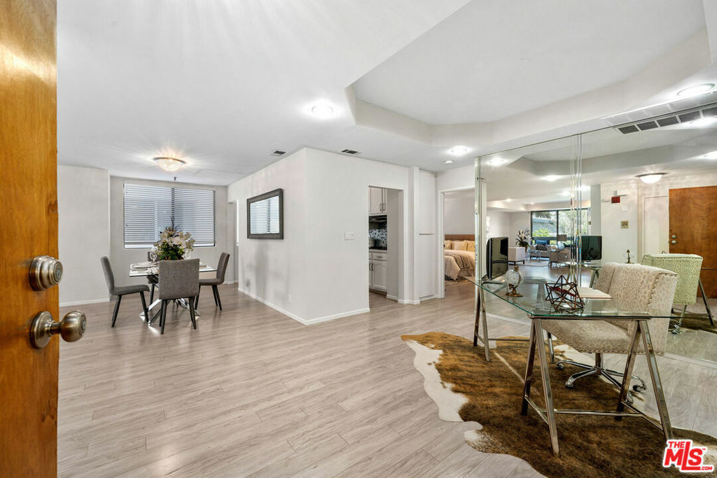 Property Photo:  1601 N Fuller Avenue 203  CA 90046 