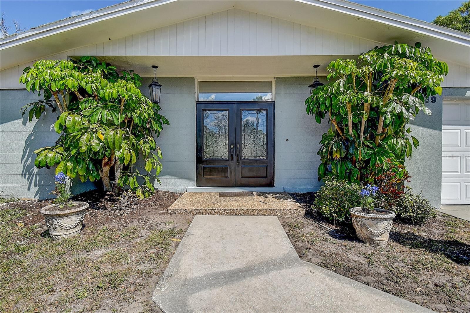Property Photo:  3939 Pin Oaks Street  FL 34232 