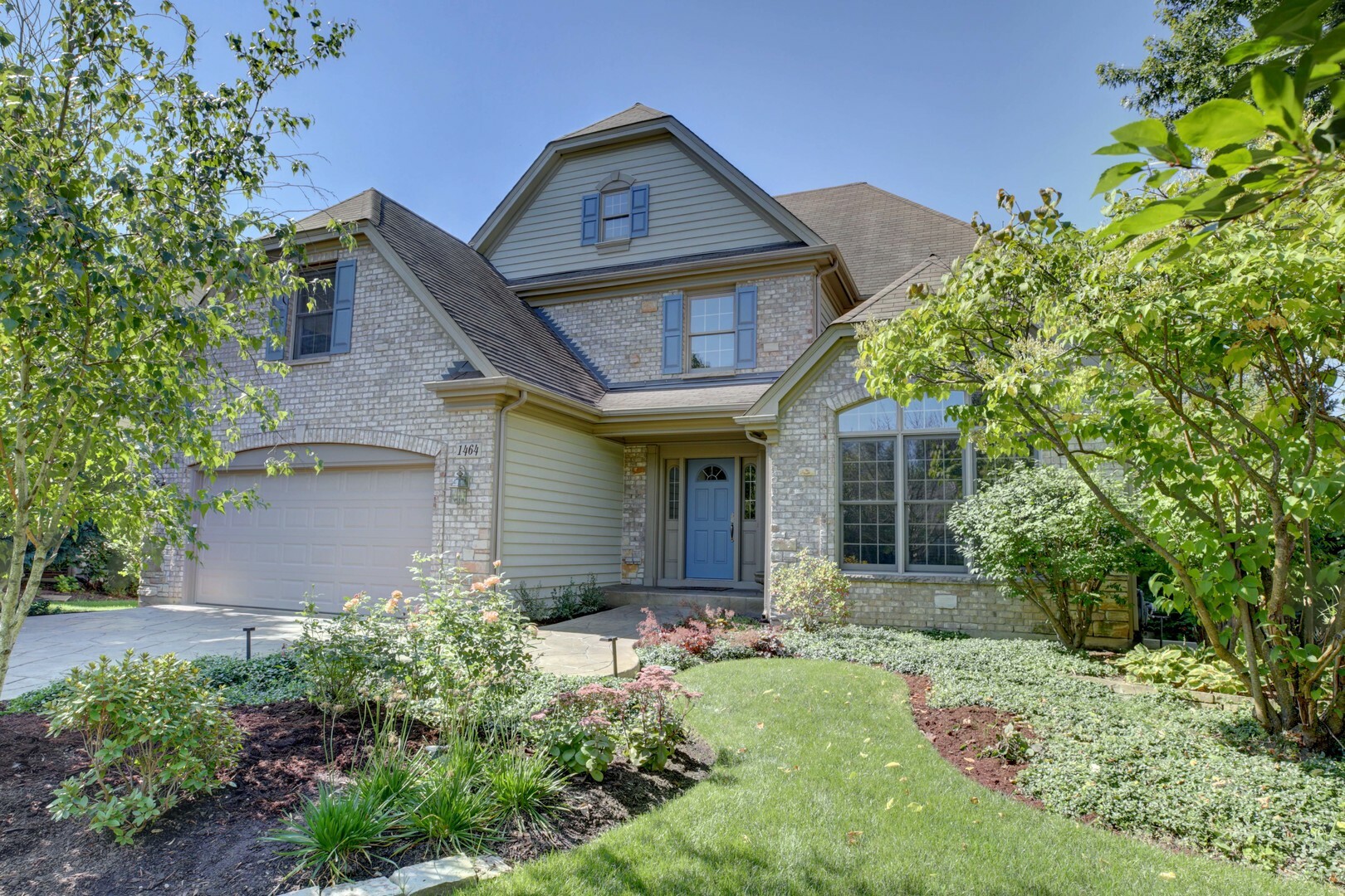 Property Photo: 1464 Larsen Court IL 60563