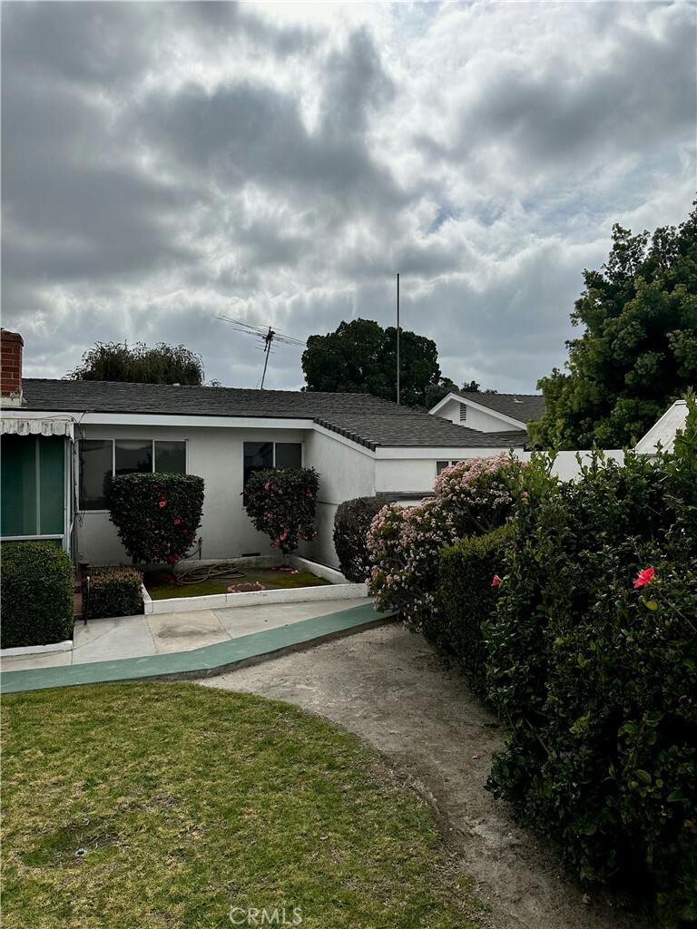 Property Photo:  2419 W Theresa Avenue  CA 92804 