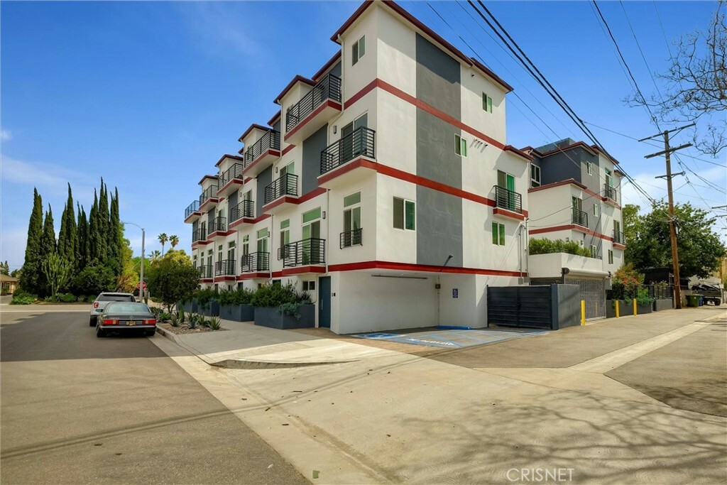 Property Photo:  4461 Tujunga Avenue 110  CA 91602 