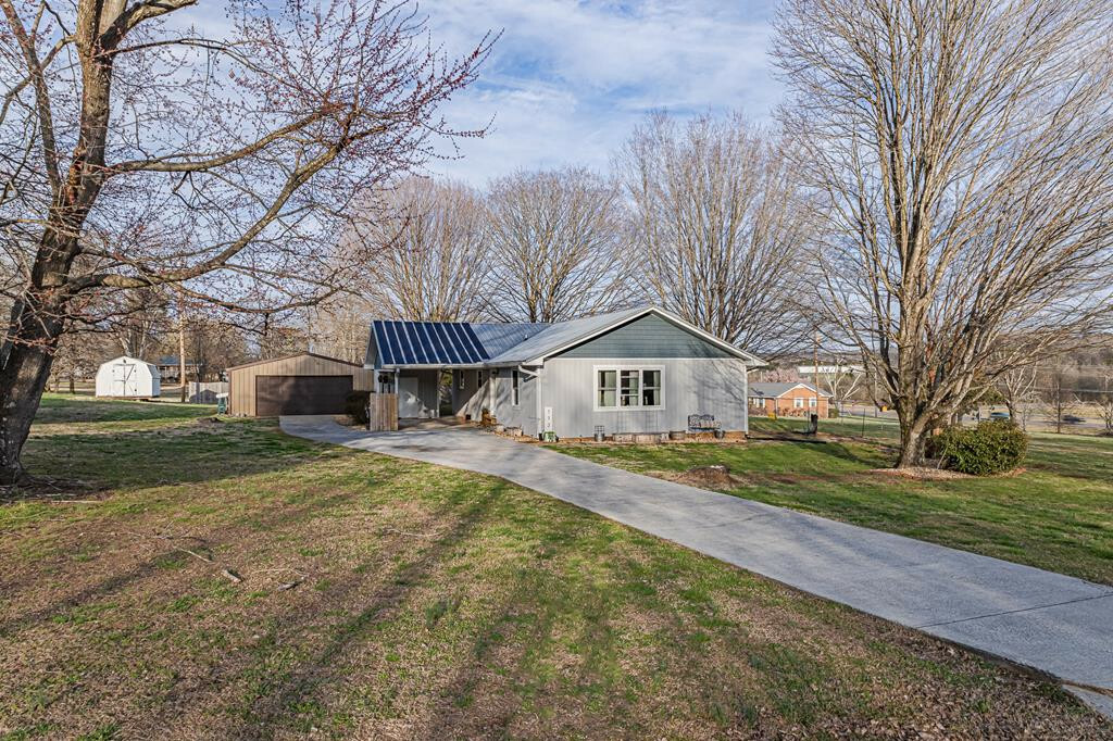 Property Photo:  112 County Road 142  TN 37370 