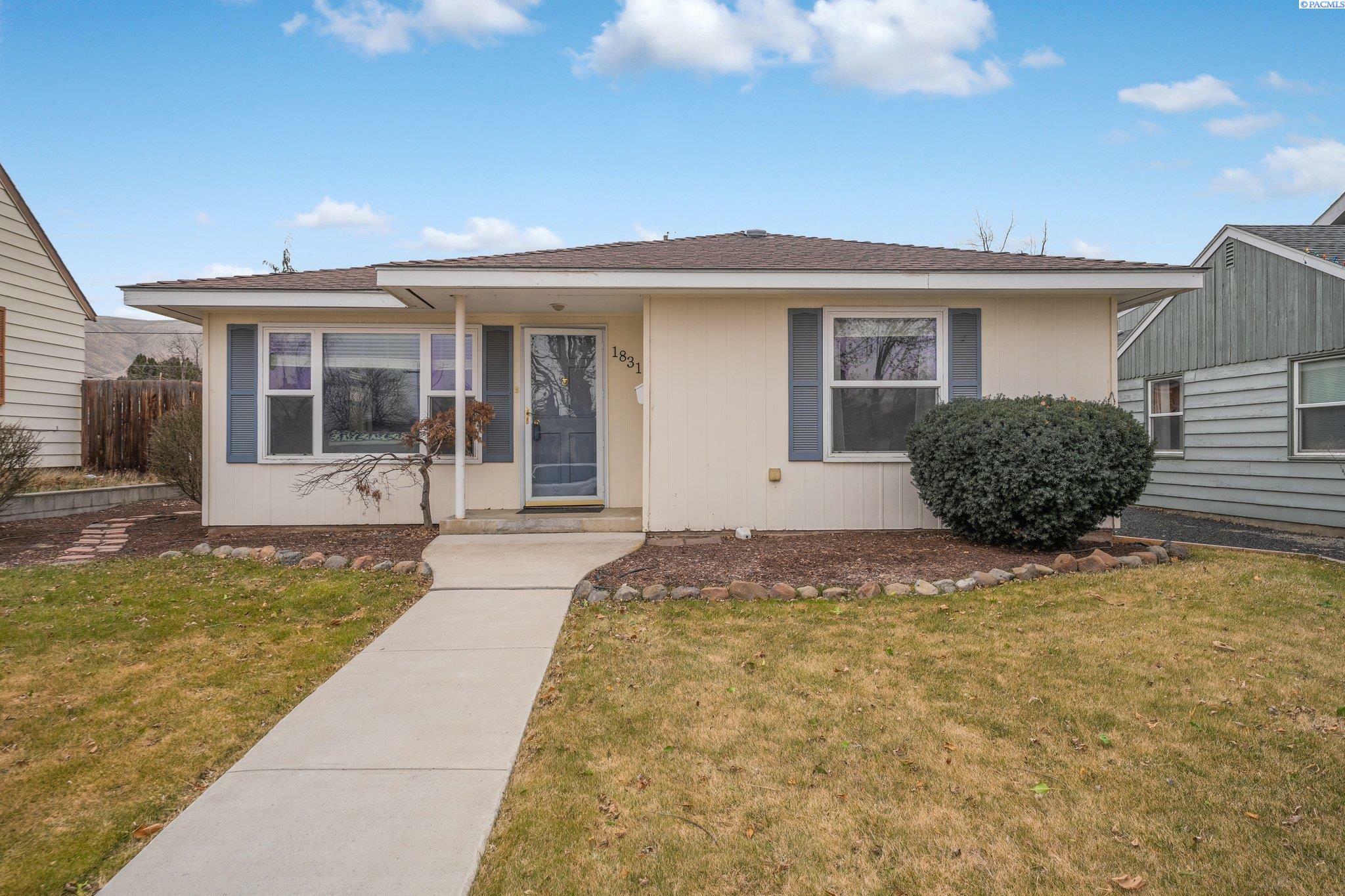 1831 Benson Ave  Prosser WA 99350 photo