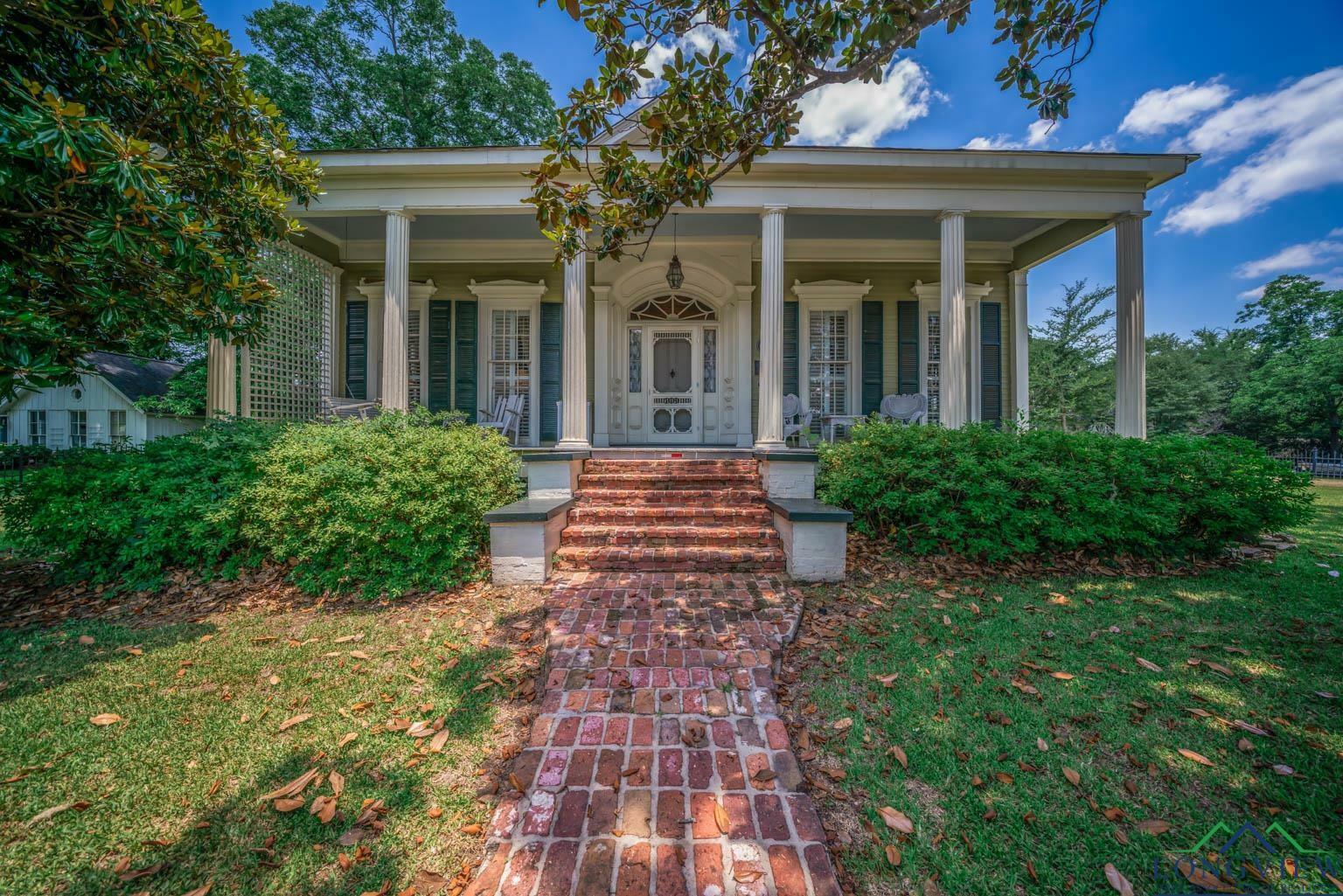 Property Photo:  209 E Broadway  TX 75657 