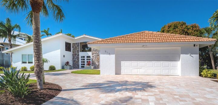 Property Photo:  513 Yawl Lane  FL 34228 