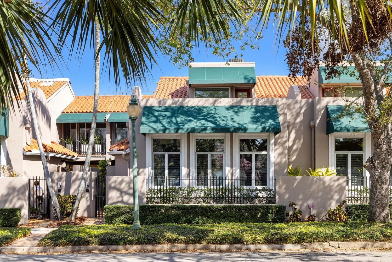 Property Photo: 200 Cocoanut Avenue 3 FL 34236