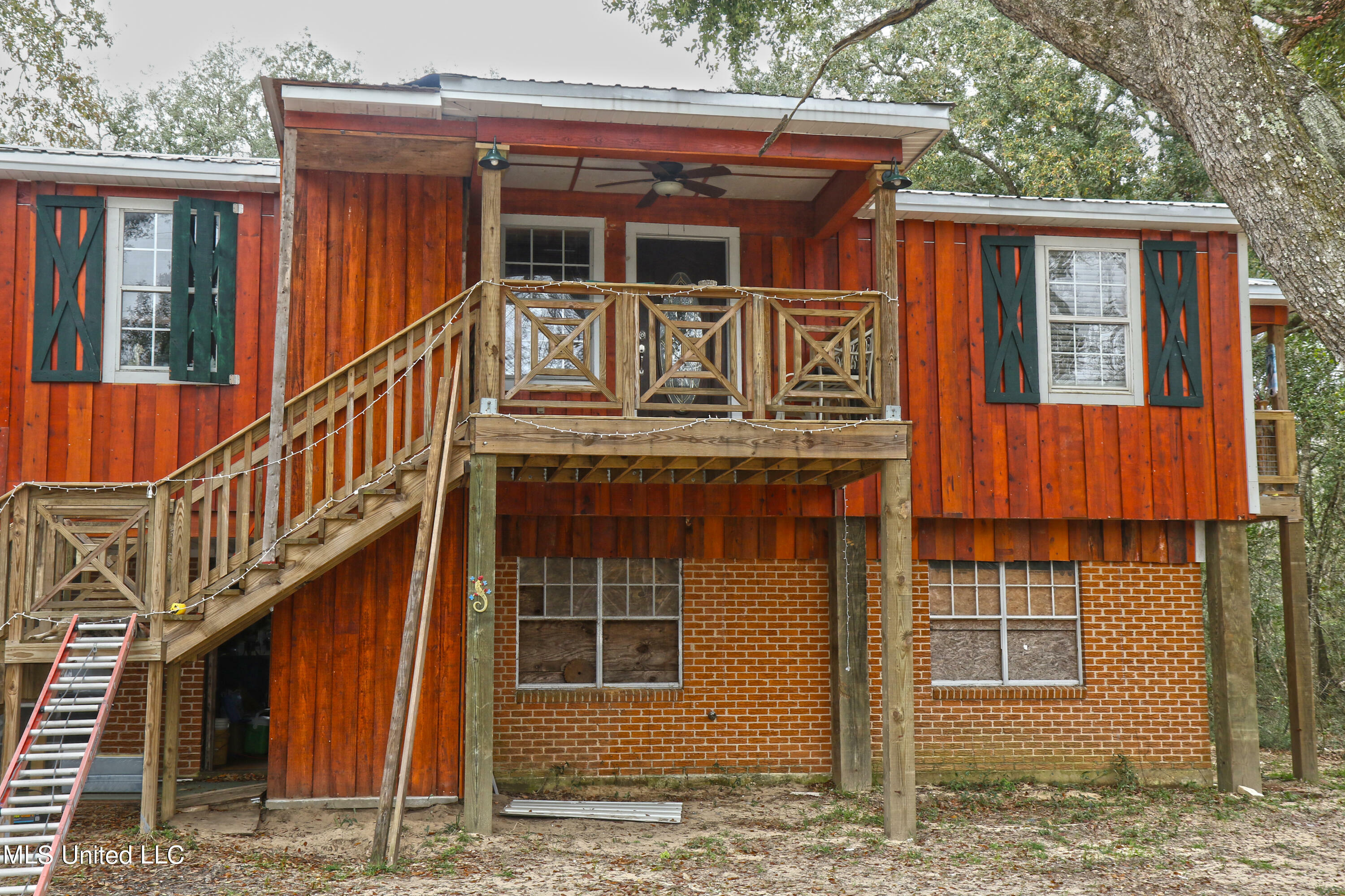 Property Photo:  1601 Fawn Street  MS 39564 