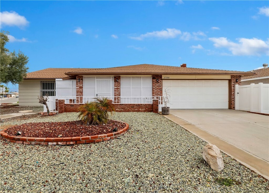 Property Photo:  27300 Ventan Street  CA 92586 