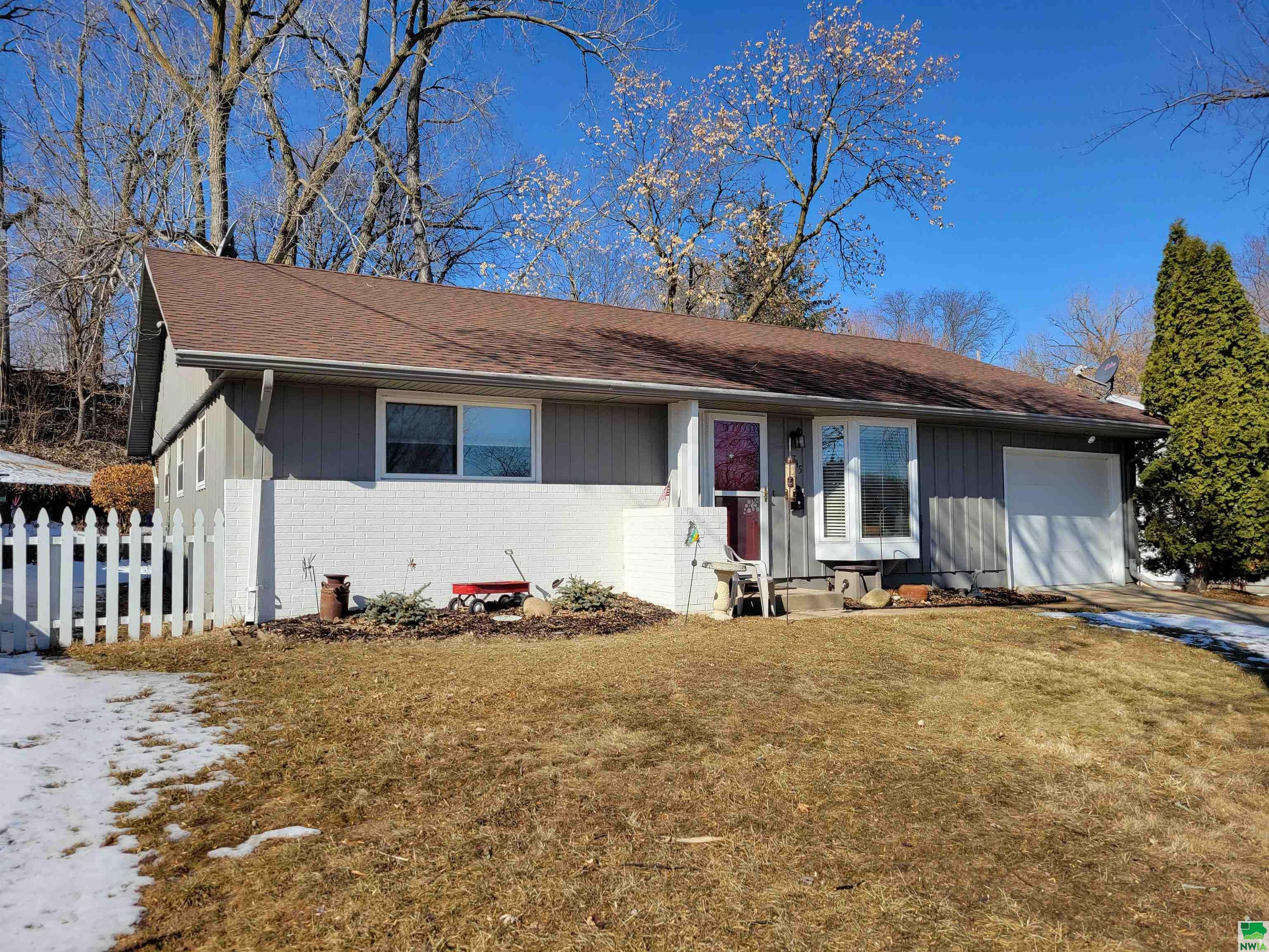 Property Photo:  3745 Pawnee Pl  IA 51104 