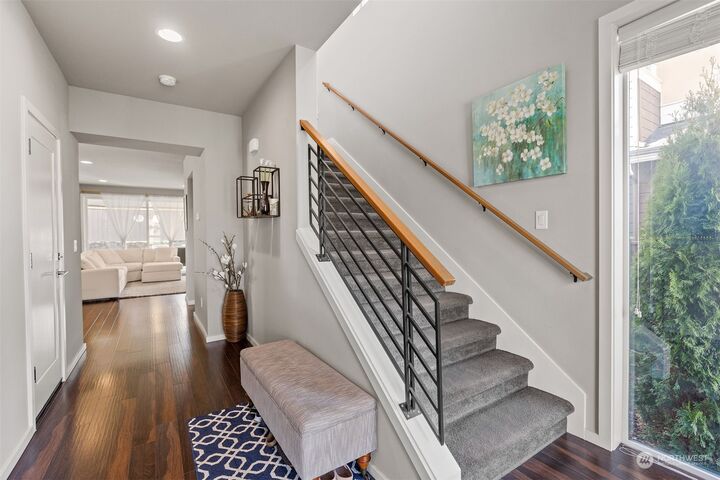 Property Photo: 5619 Elaine Avenue SE WA 98092