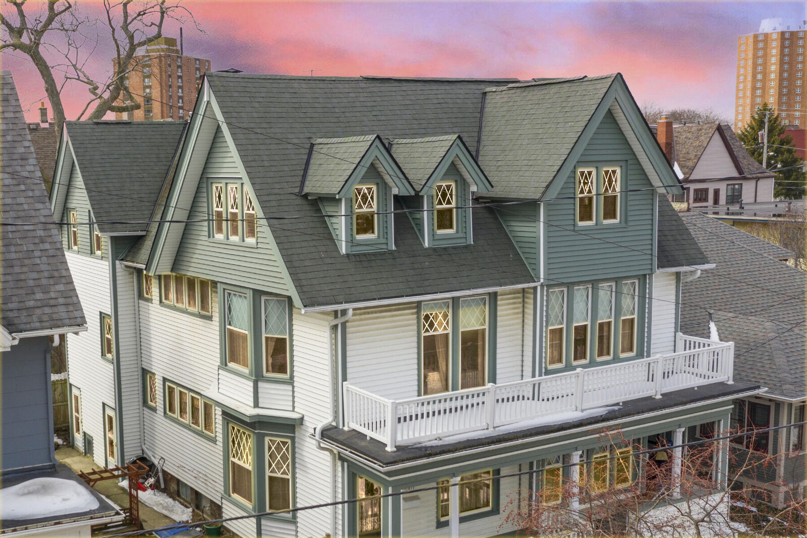 Property Photo:  1609 E Irving Pl 1611  WI 53202 