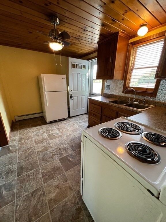 Property Photo:  167-169 Main St 3  MA 01504 