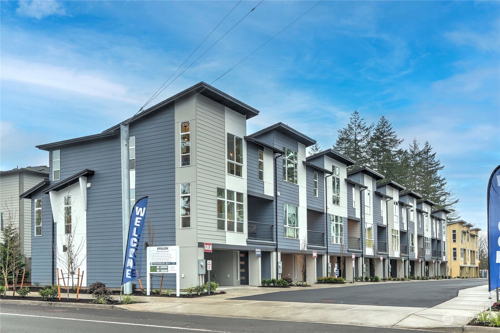 Property Photo: 13710 Ash Way B5 WA 98204