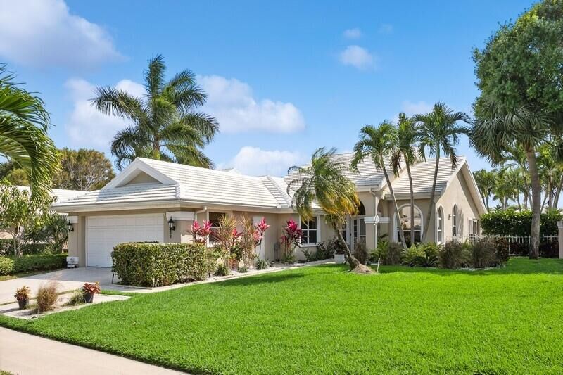 Property Photo:  2352 Saratoga Bay Drive  FL 33409 