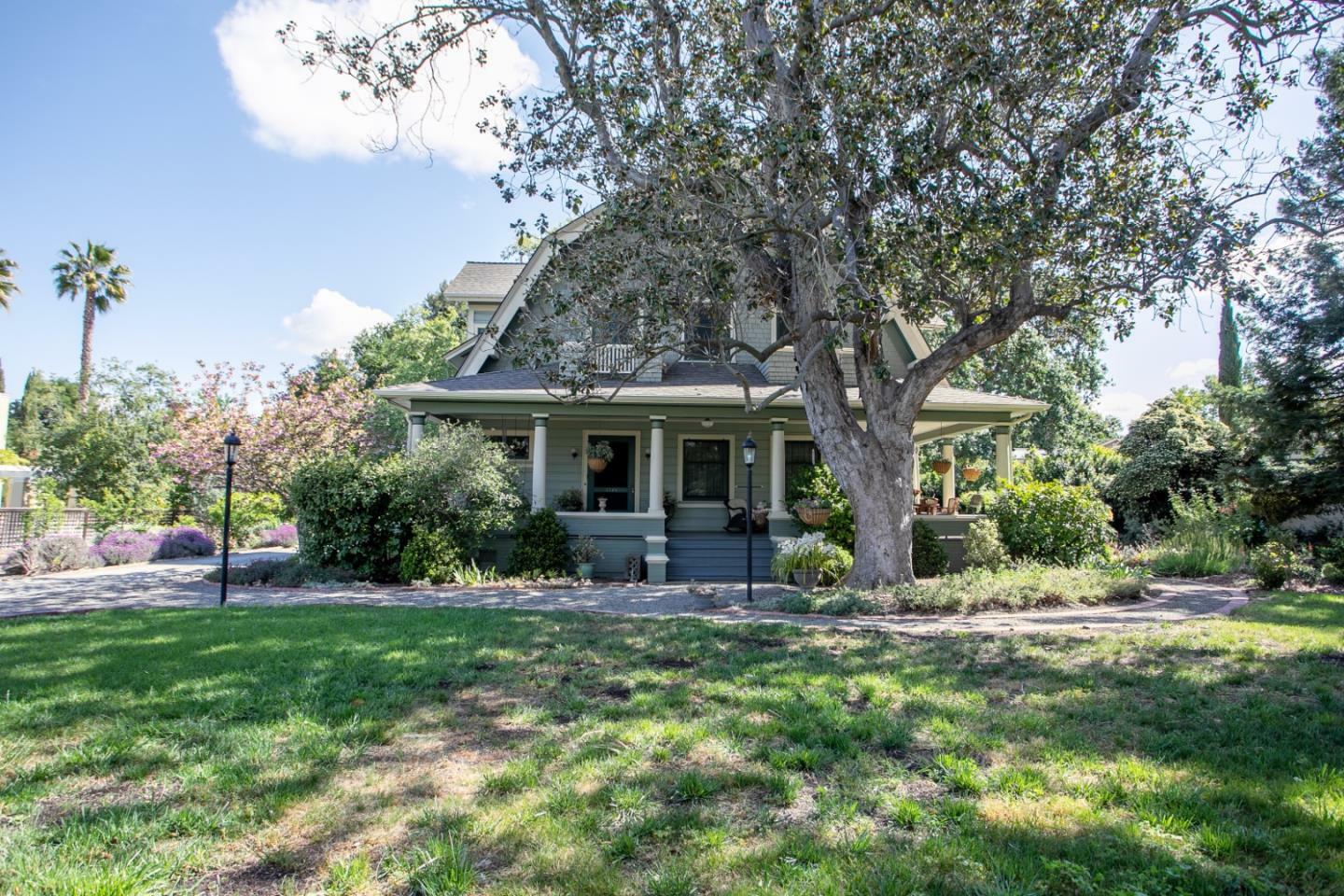 Property Photo:  1516 Newport Avenue  CA 95125 