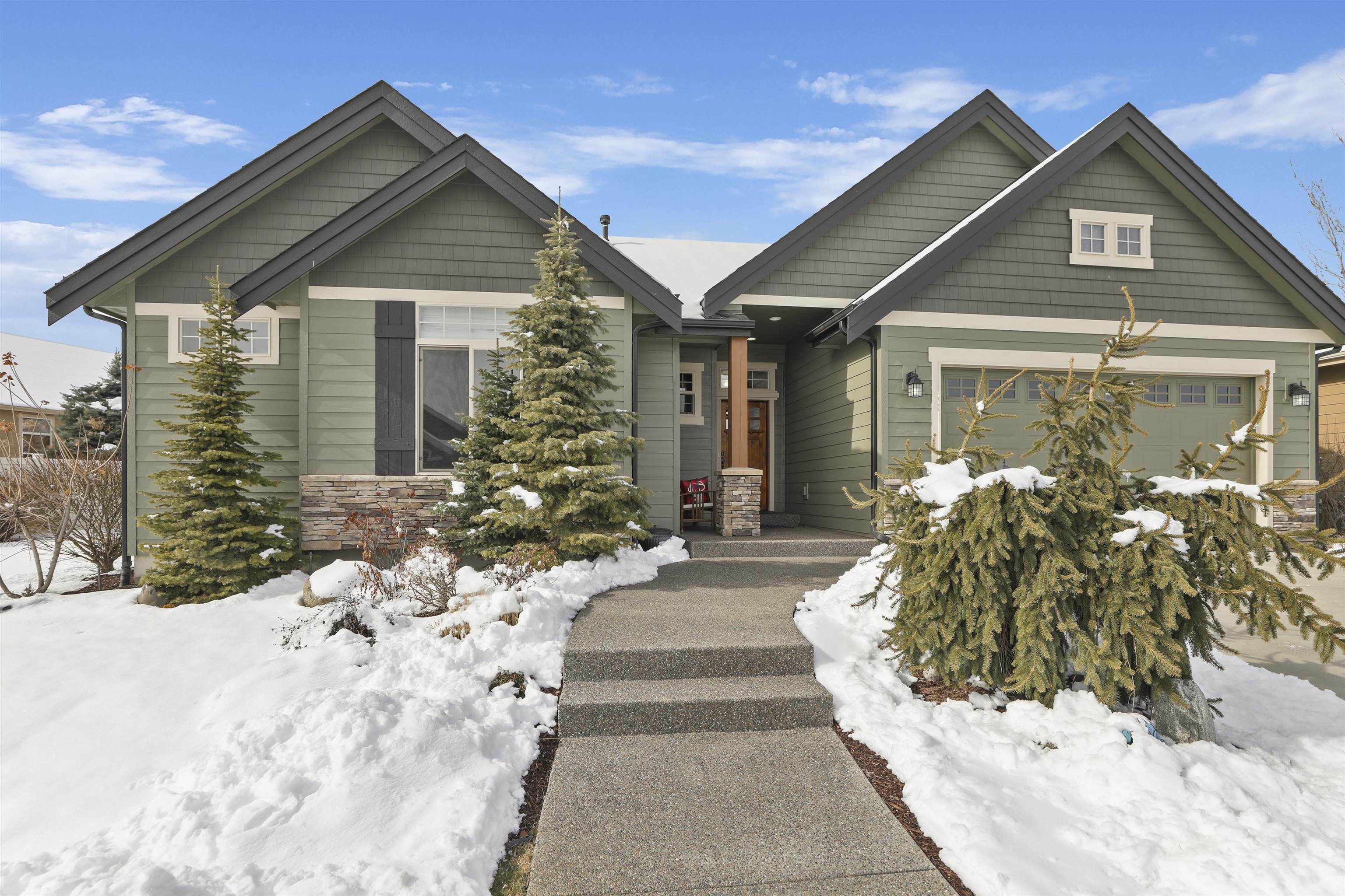 Property Photo: 1511 N Rim View St WA 99224