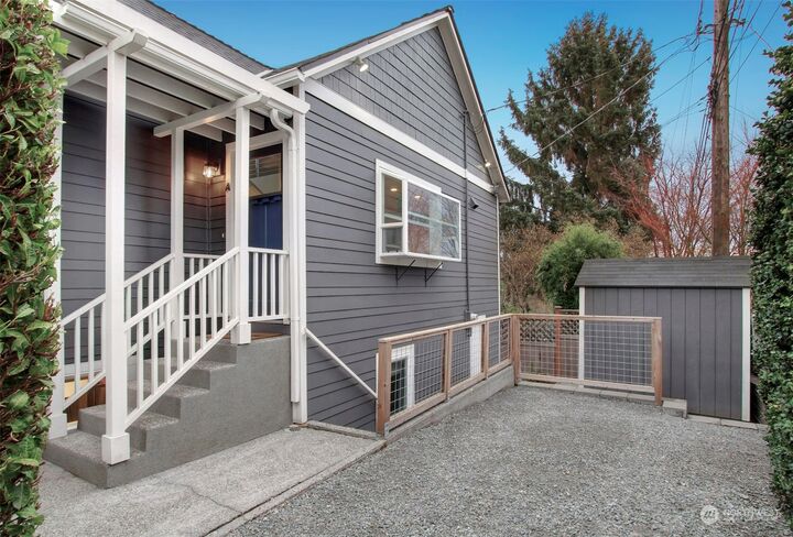 Property Photo:  814 26th Avenue E  WA 98112 