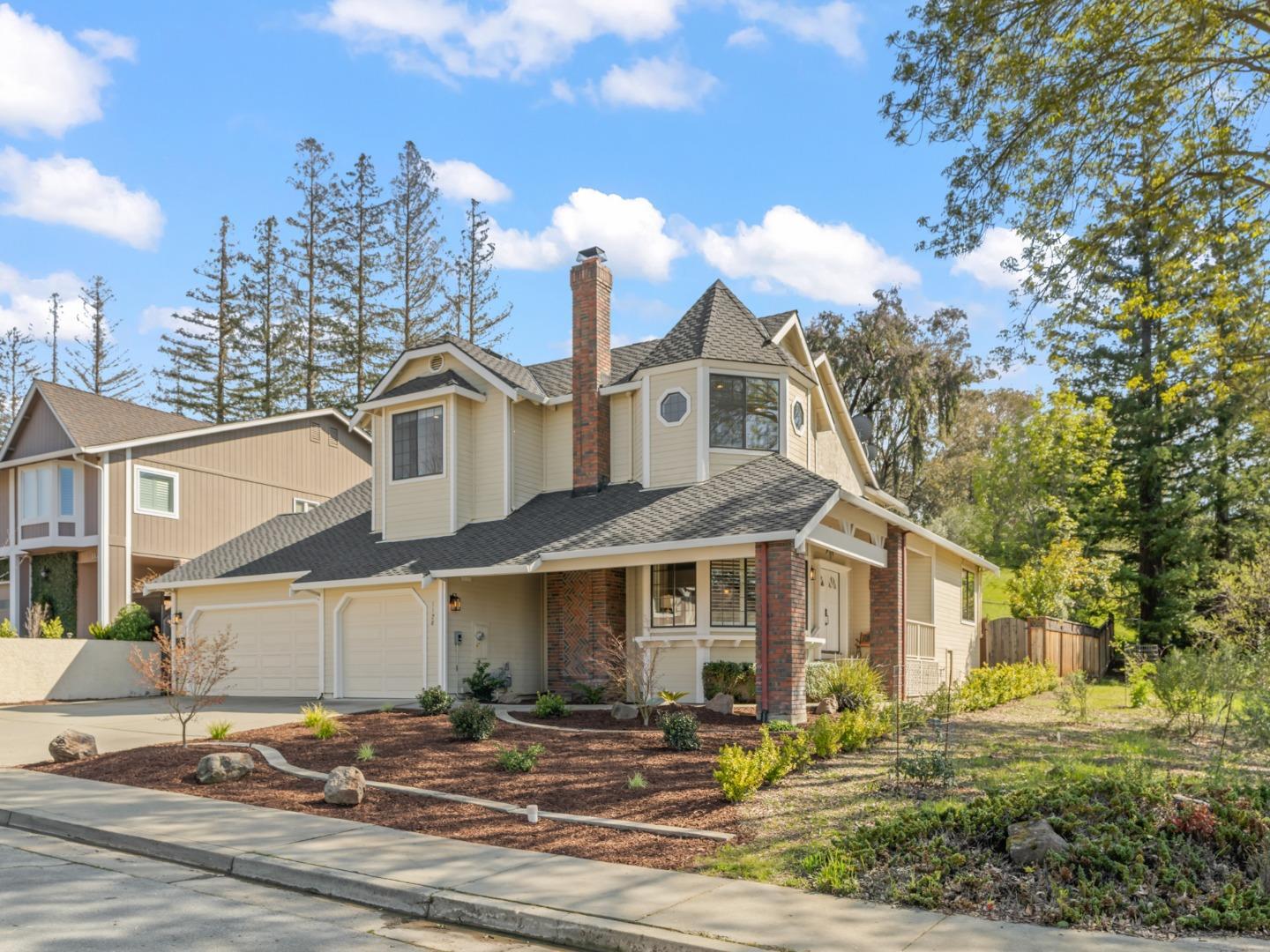 Property Photo: 1128 Foxhurst Way CA 95120