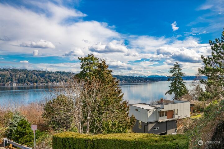 11501 Lakeside Avenue NE  Seattle WA 98125 photo