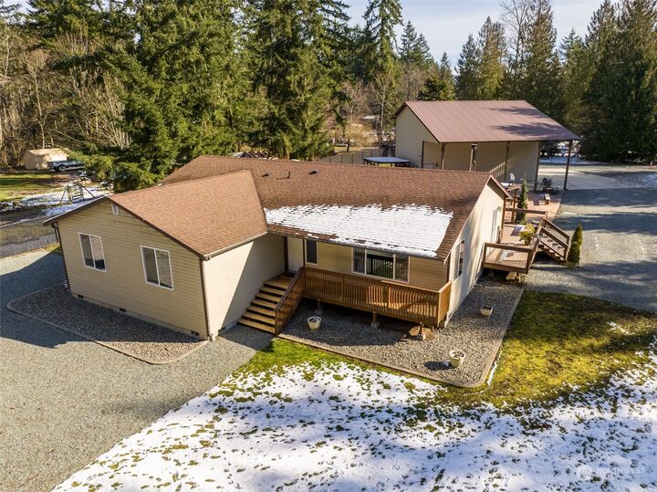 Property Photo:  24709 152nd Avenue E  WA 98338 