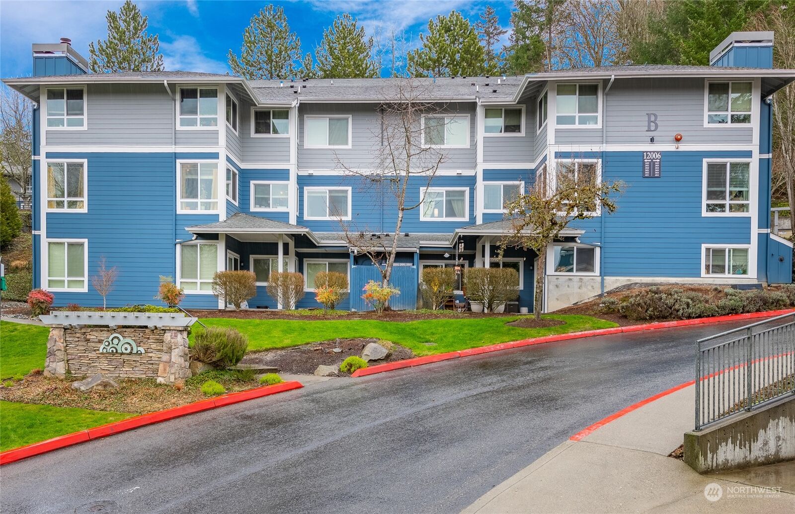 Property Photo:  12006 NE 204th Place B201  WA 98011 