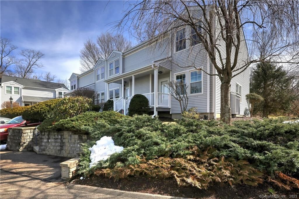 Property Photo:  1 Greenview Lane 1  CT 06461 