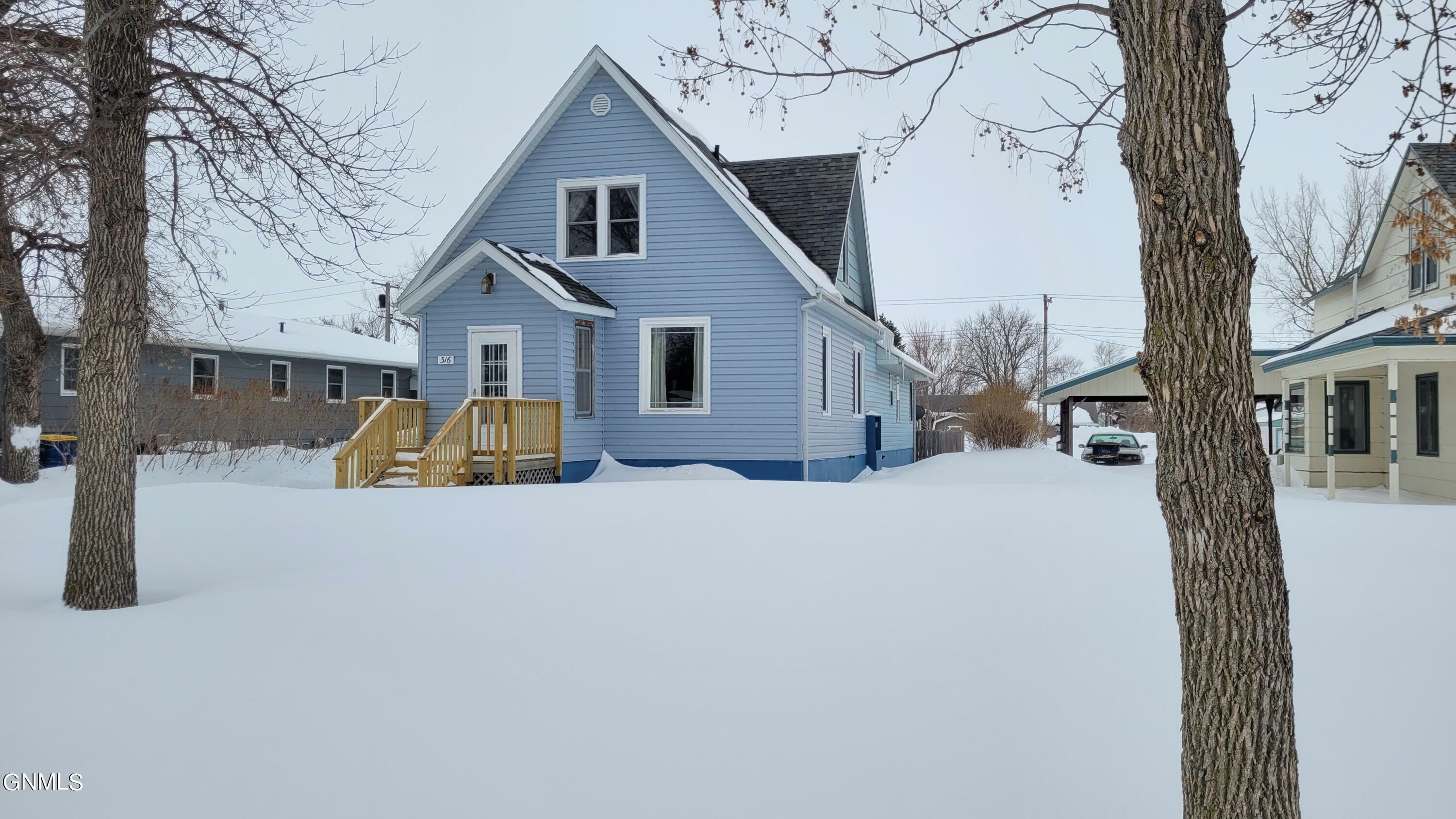 Property Photo:  316 3rd Street S  ND 58436 