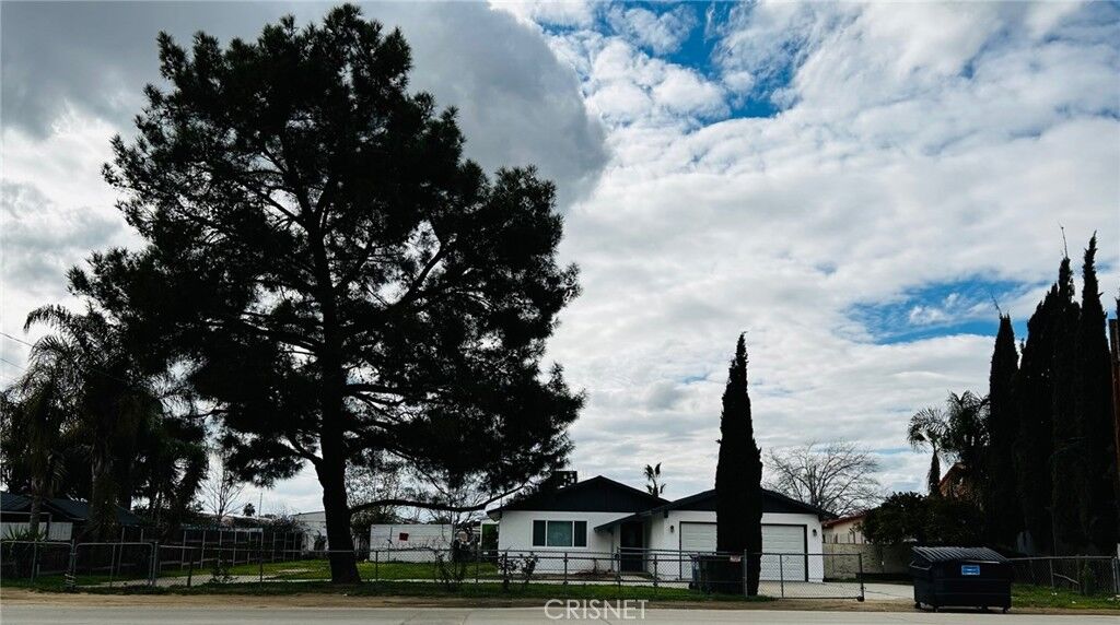 Property Photo:  1019 Meyer Street  CA 93203 