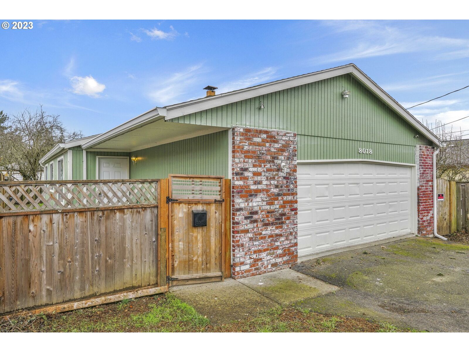 Property Photo:  8018 SE Gladstone St  OR 97206 