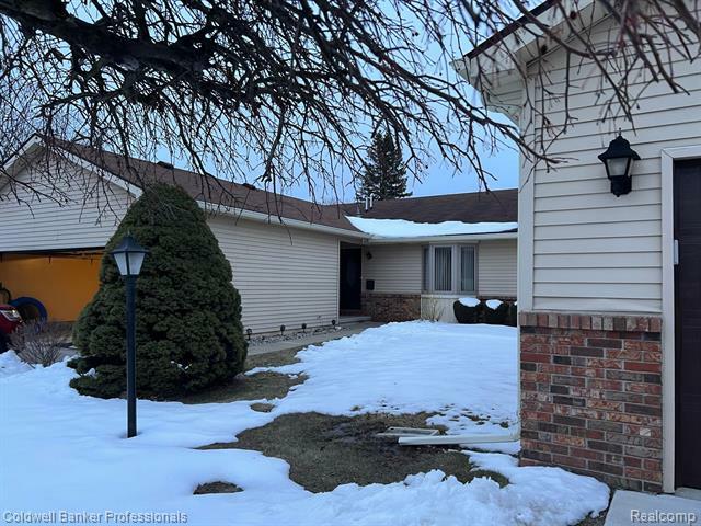 Property Photo: 1413 Sherman Court MI 48446