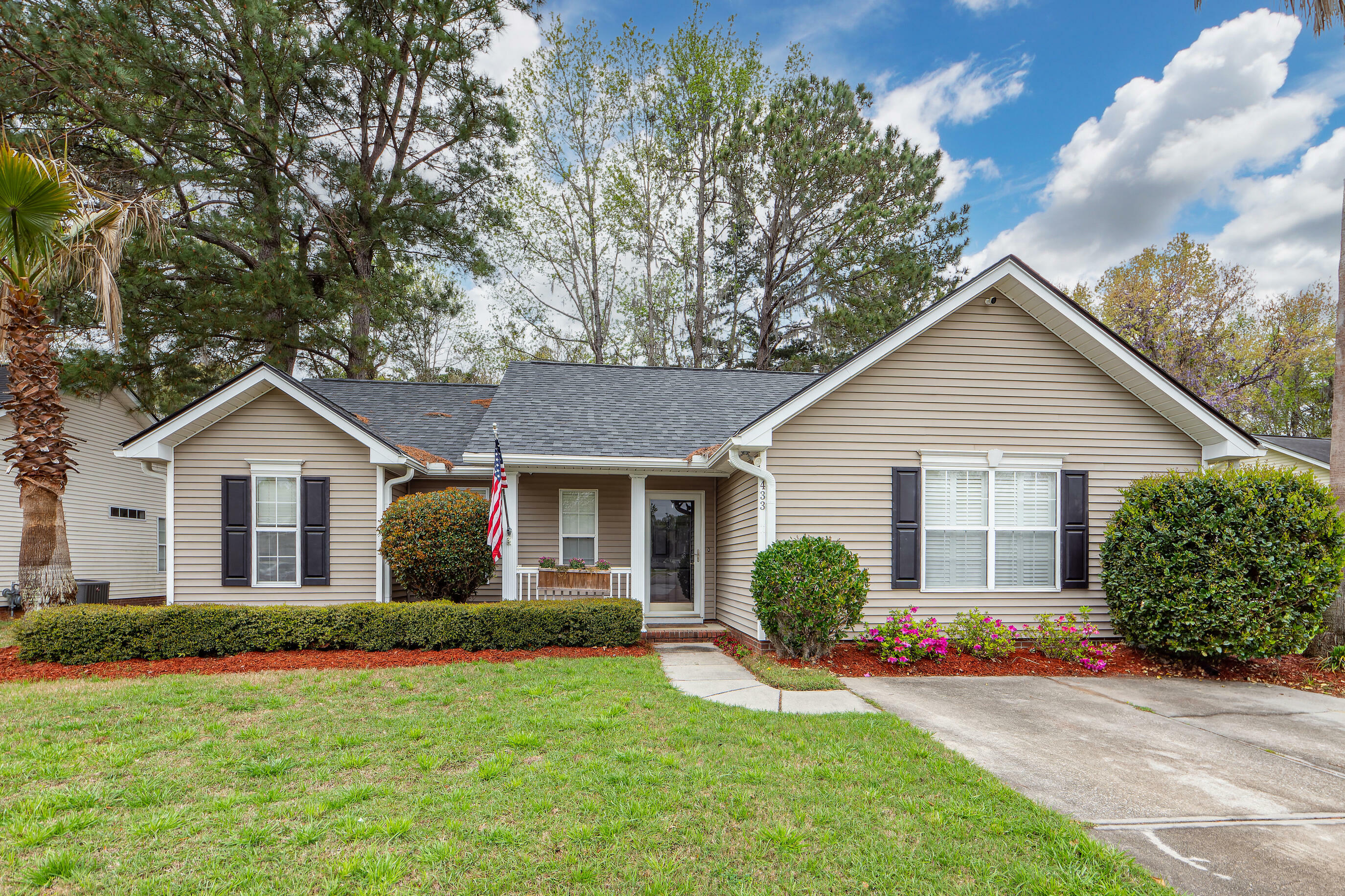 Property Photo:  433 Cabrill Drive  SC 29414 