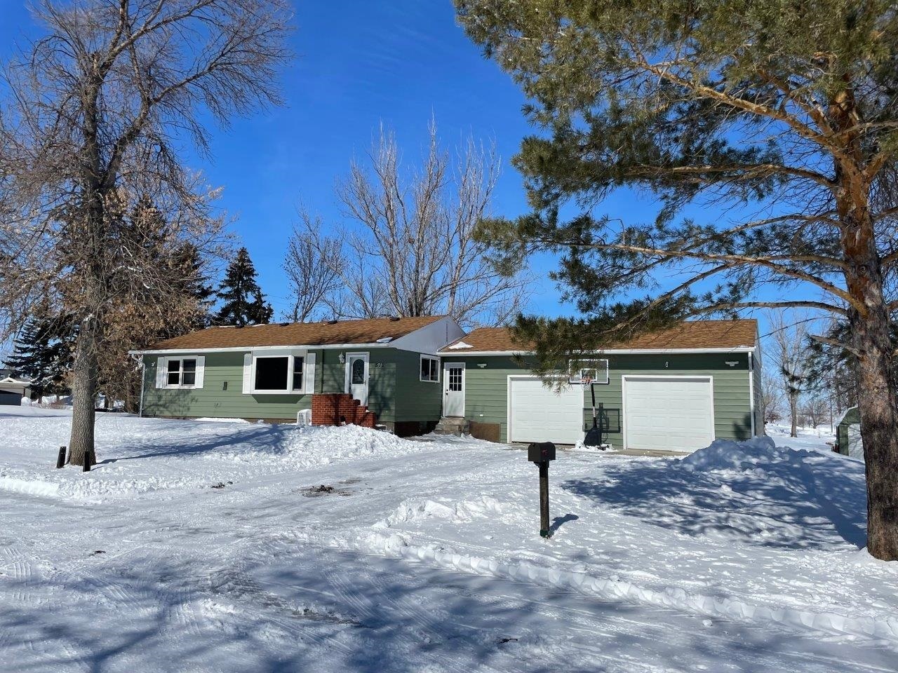 Property Photo: 512 Seaton Street ND 58740
