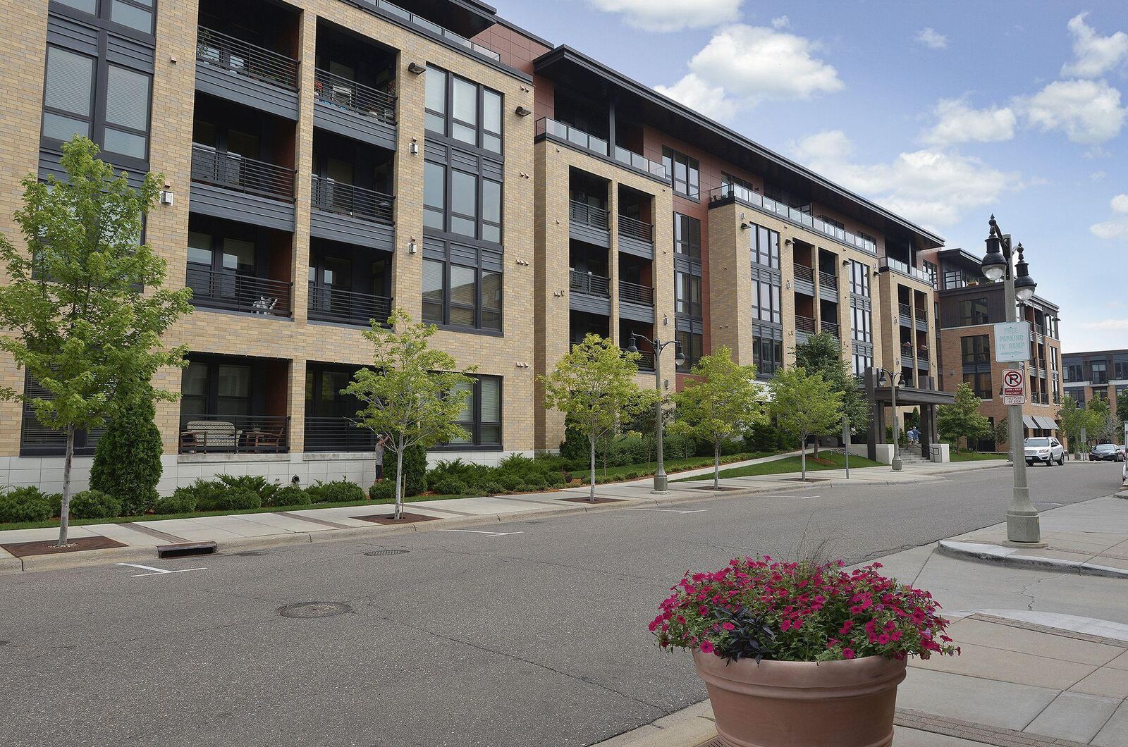 Property Photo:  4730 Park Commons Drive 517  MN 55416 