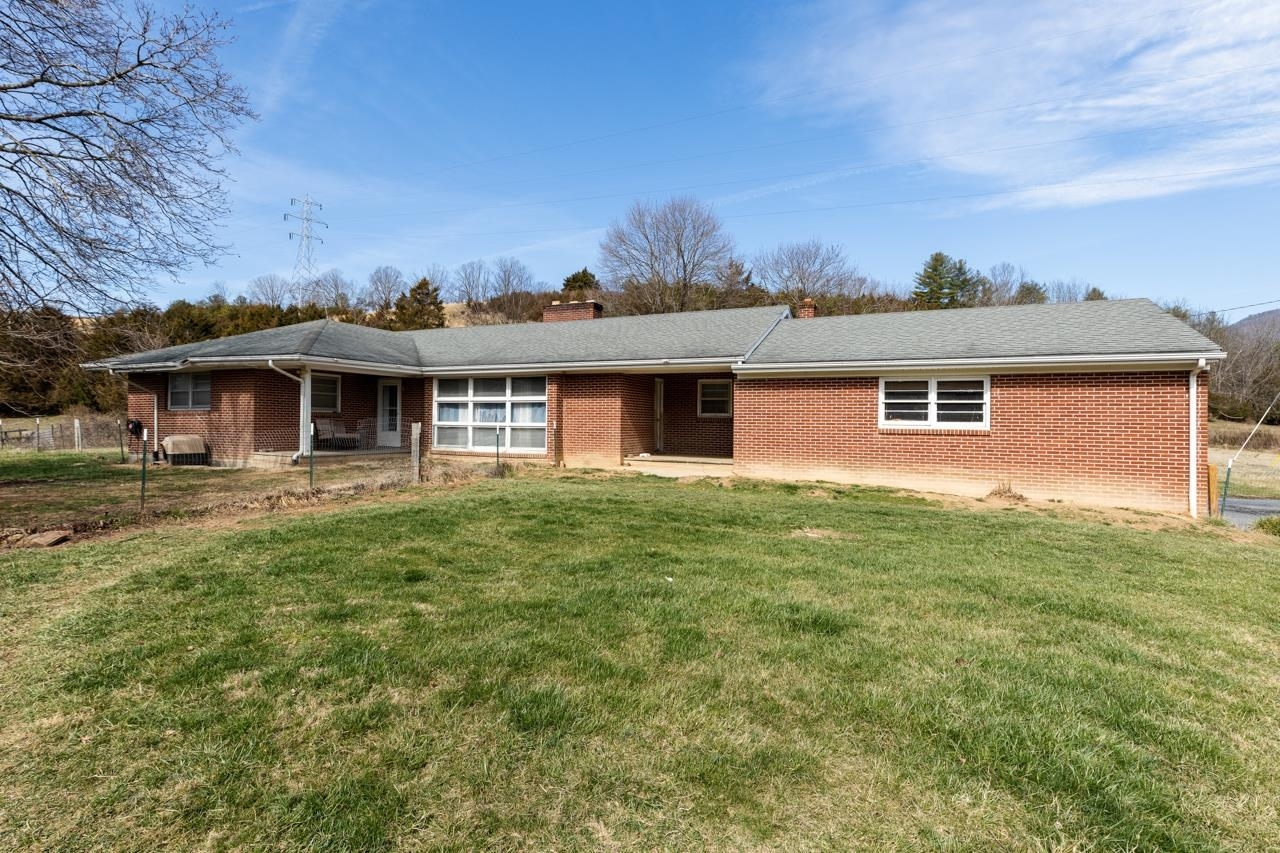 358 E Craig St  Craigsville VA 24430 photo