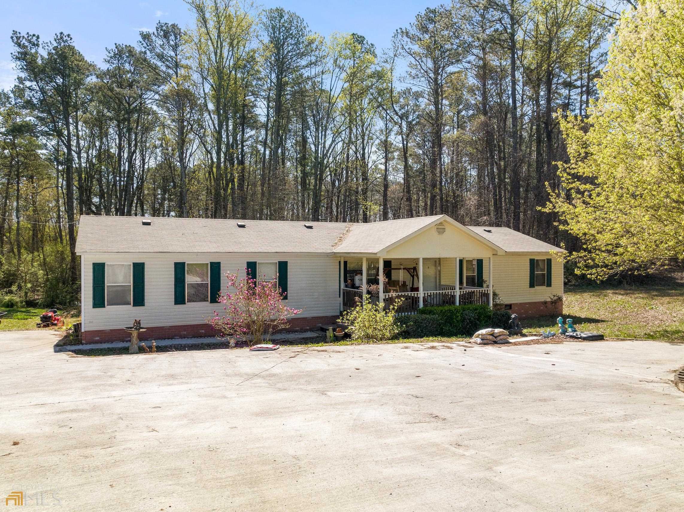 Property Photo: 650 Bart Manous Road GA 30115