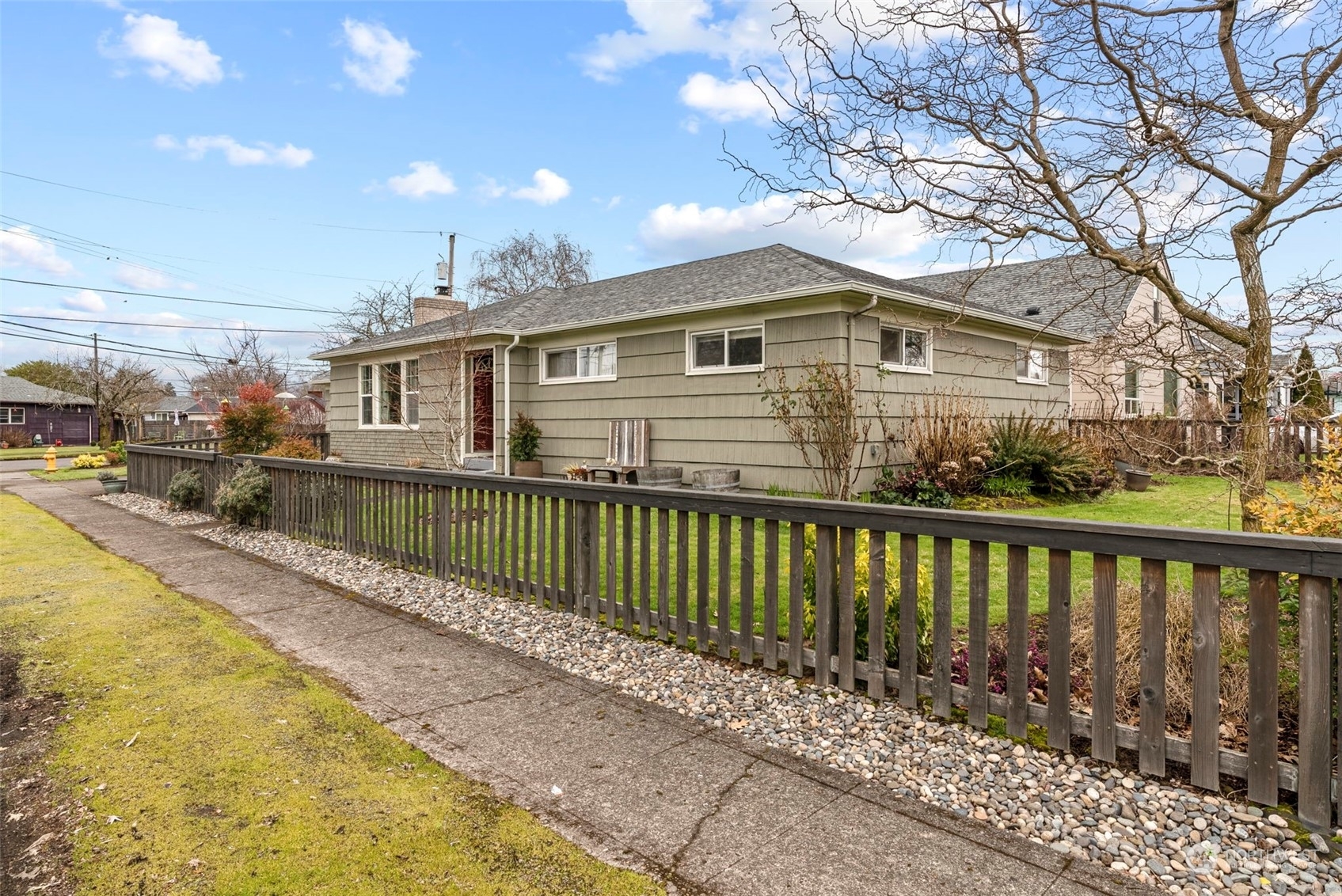 Property Photo: 2706 Cypress Street WA 98632